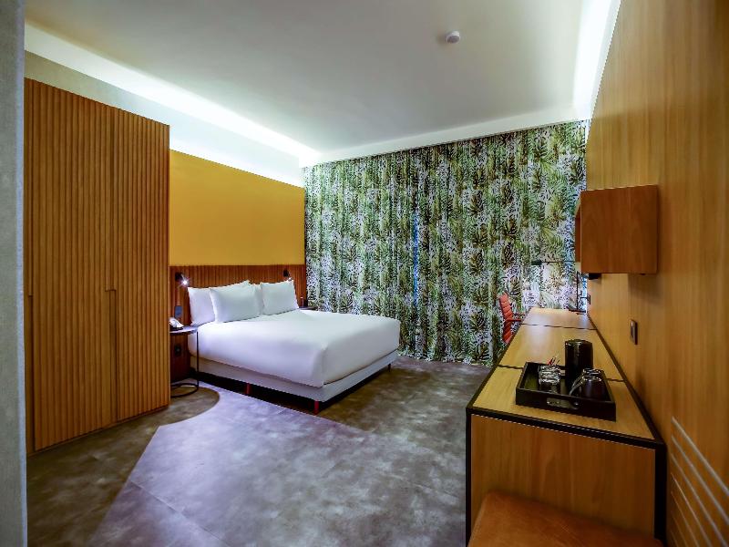 Hilton Garden Inn Reboucas image