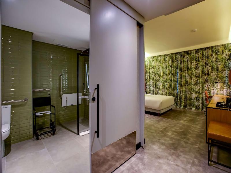 Hilton Garden Inn Reboucas image
