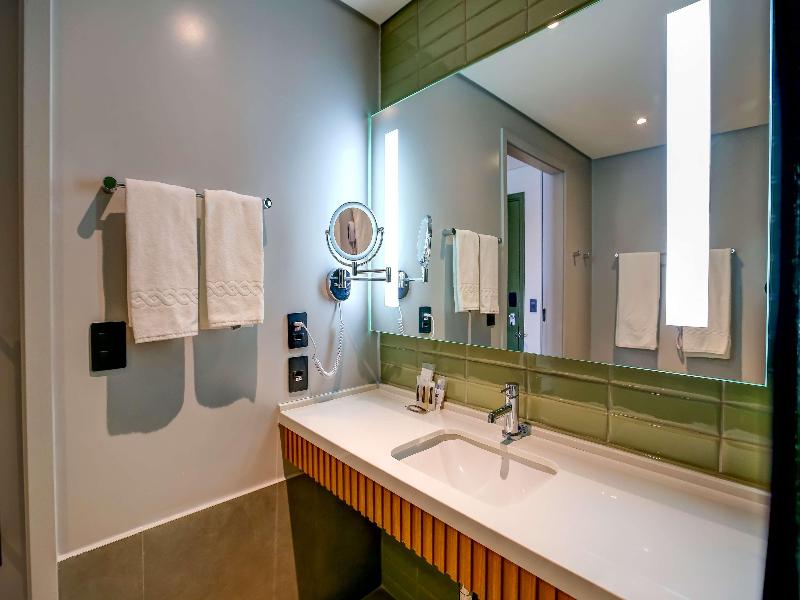 Hilton Garden Inn Reboucas image