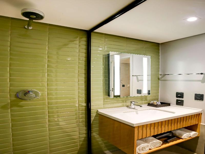 Hilton Garden Inn Reboucas image