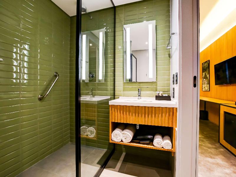 Hilton Garden Inn Reboucas image