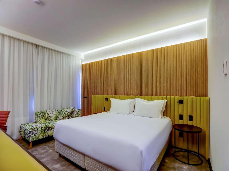 Hilton Garden Inn Reboucas image