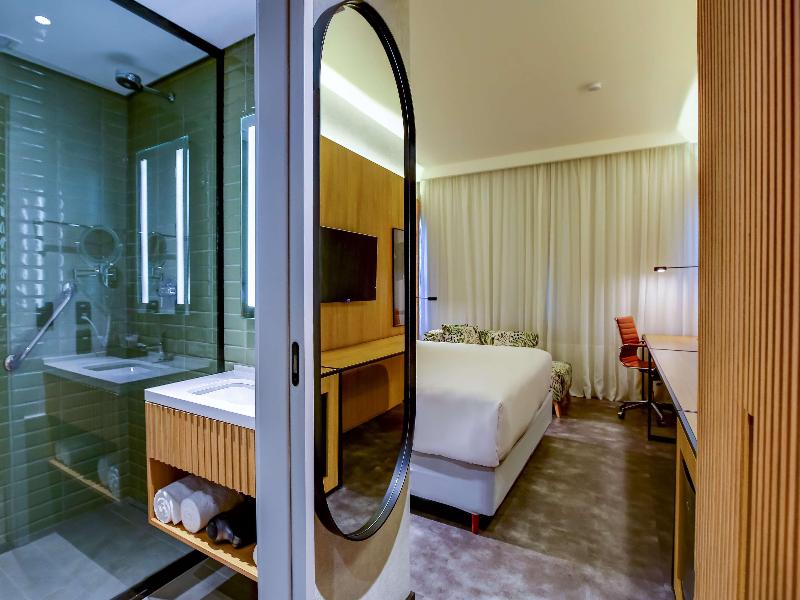 Hilton Garden Inn Reboucas image