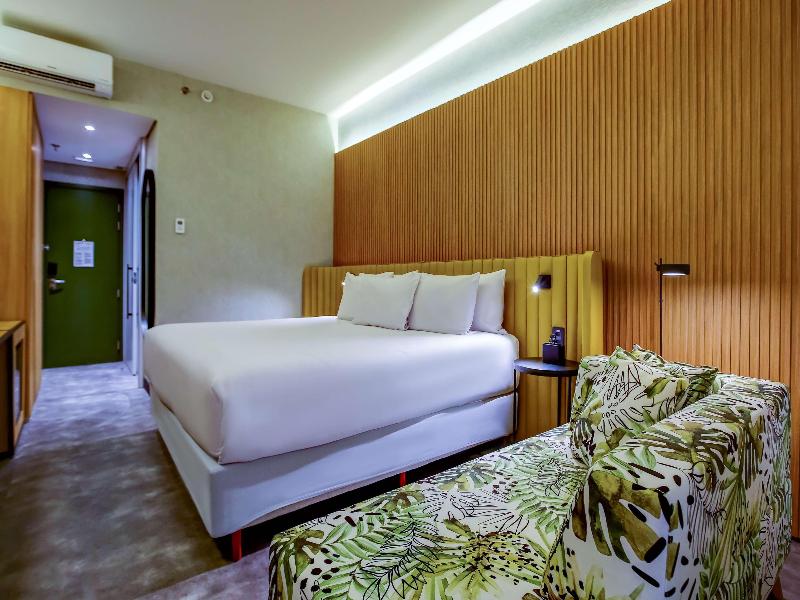 Hilton Garden Inn Reboucas image