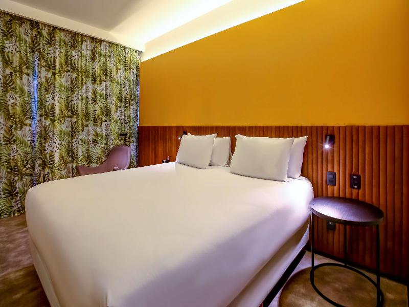 Hilton Garden Inn Reboucas image