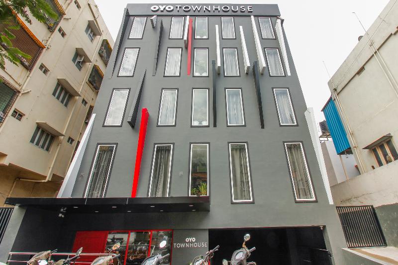 OYO Townhouse White Ridge 112