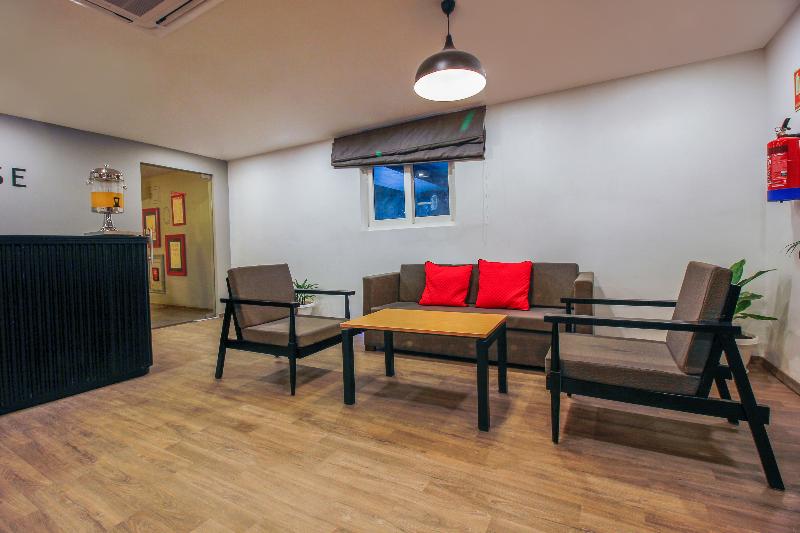OYO Townhouse White Ridge 112