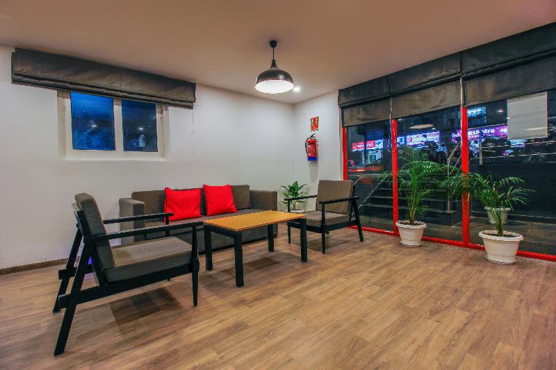 OYO Townhouse White Ridge 112
