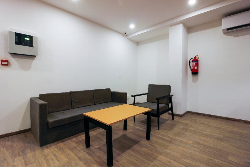 OYO Townhouse RCC Elite 265 Begumpet