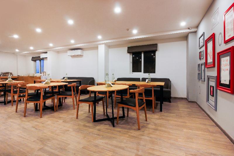 OYO Townhouse RCC Elite 265 Begumpet
