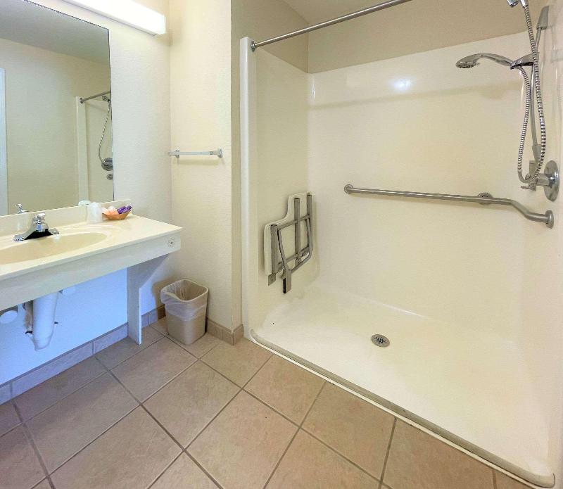 Rodeway Inn Sandersville image