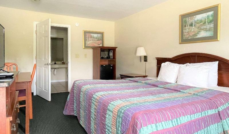 Rodeway Inn Sandersville image
