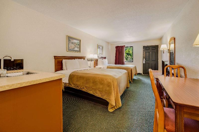 Rodeway Inn Sandersville image