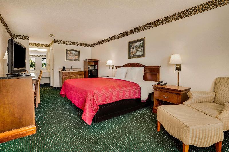 Rodeway Inn Sandersville image