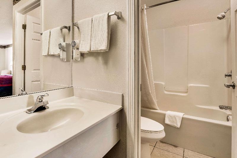 Rodeway Inn Sandersville image
