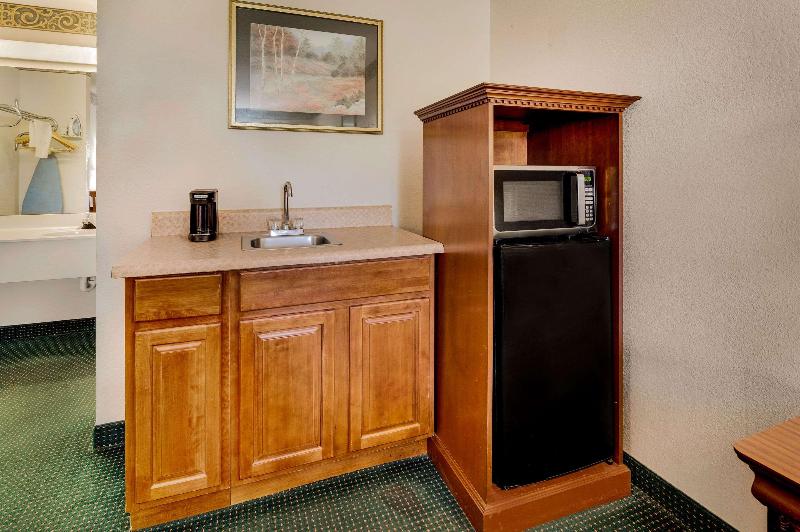 Rodeway Inn Sandersville image