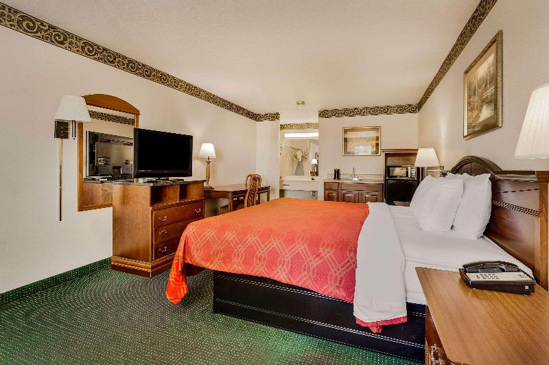 Rodeway Inn Sandersville image