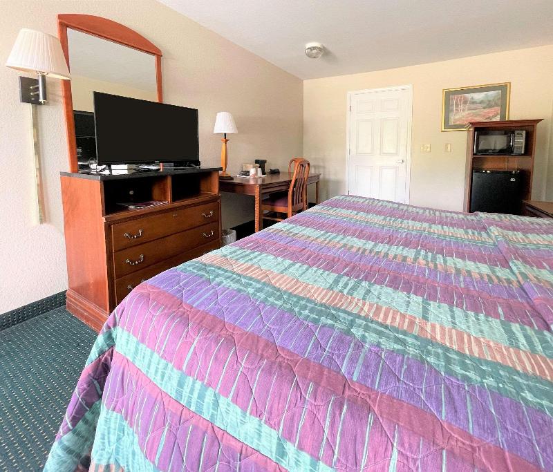 Rodeway Inn Sandersville image