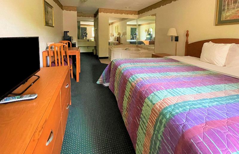 Rodeway Inn Sandersville image