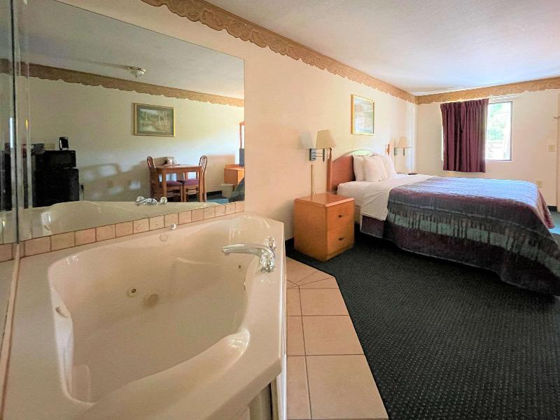 Rodeway Inn Sandersville image
