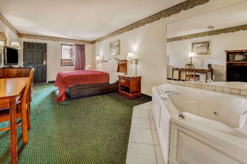 Rodeway Inn Sandersville image