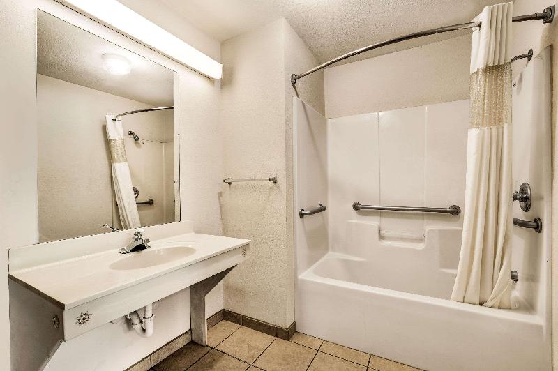 Rodeway Inn Sandersville image