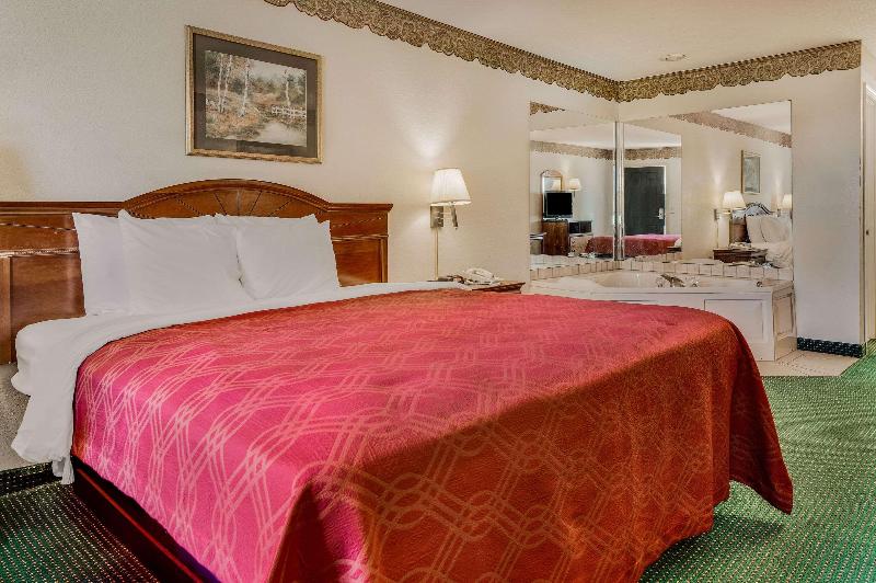 Rodeway Inn Sandersville image