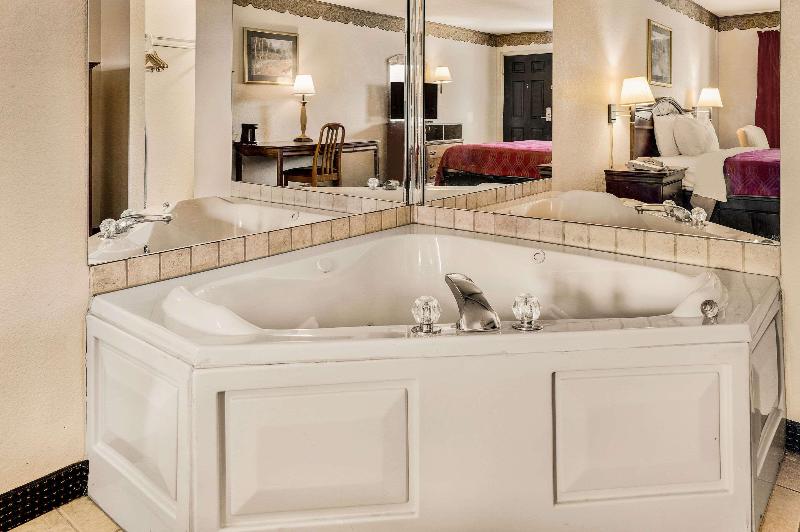 Rodeway Inn Sandersville image