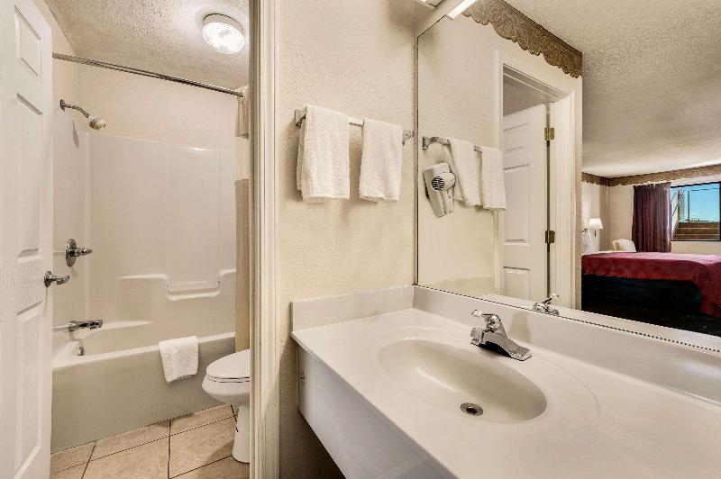 Rodeway Inn Sandersville image