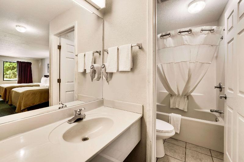 Rodeway Inn Sandersville image