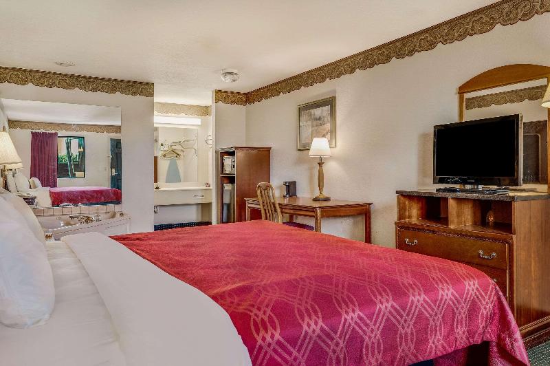 Rodeway Inn Sandersville image