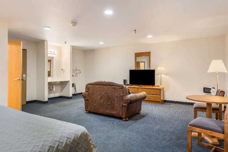 Econo Lodge Rice Lake image