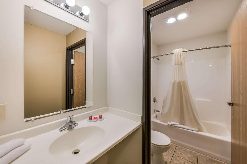 Econo Lodge Rice Lake image