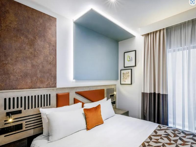 Spark by Hilton London Romford image