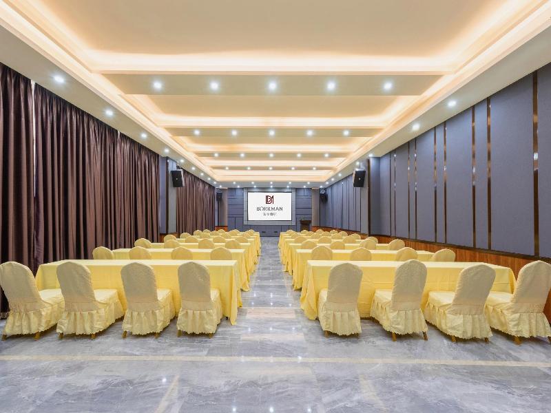 Borrman Hotel Maoming Avenue Donghui City image