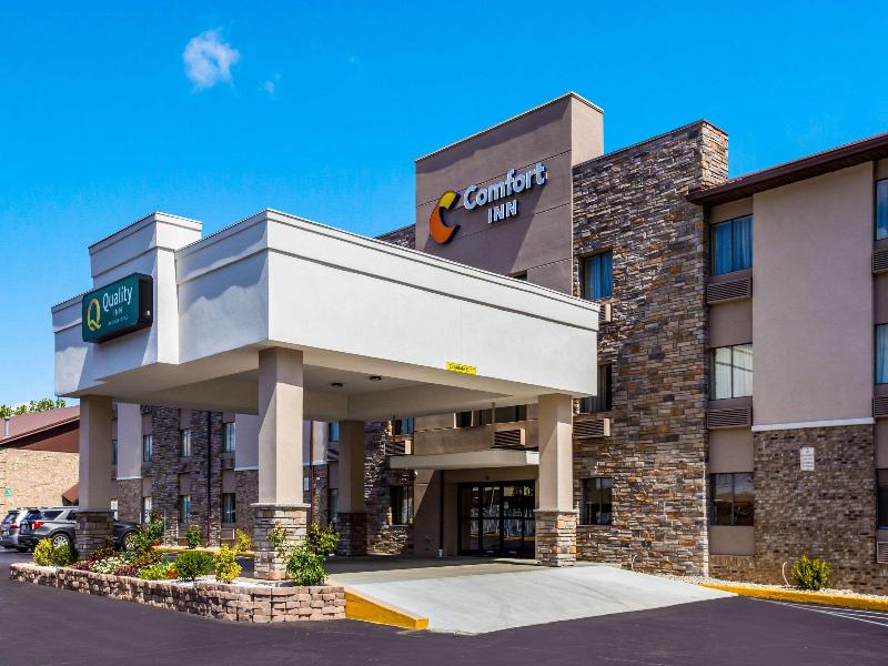 Comfort Inn Charleston image