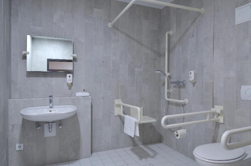 B&B HOTEL Essen-City image