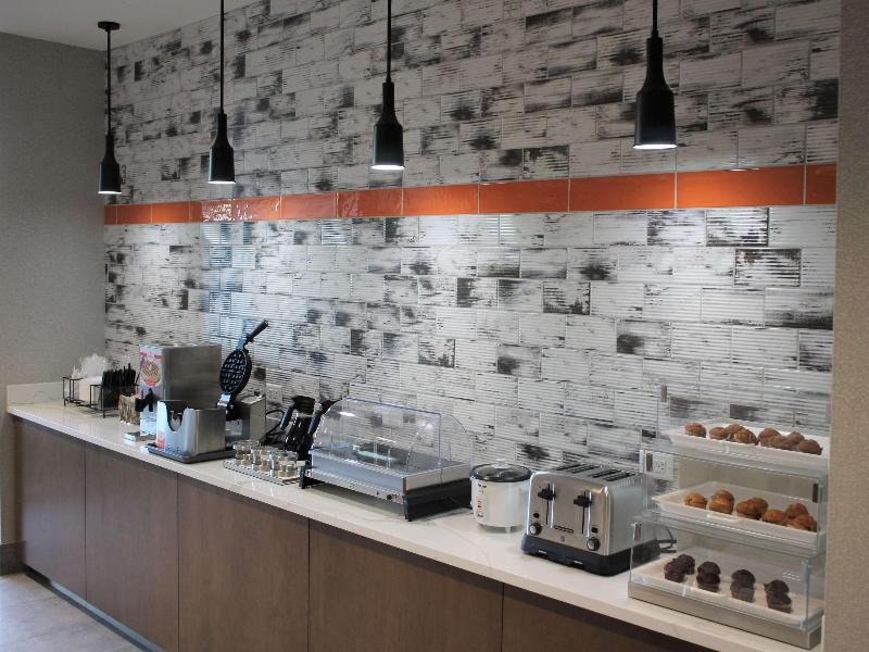La Quinta Inn & Suites by Wyndham Bardstown image