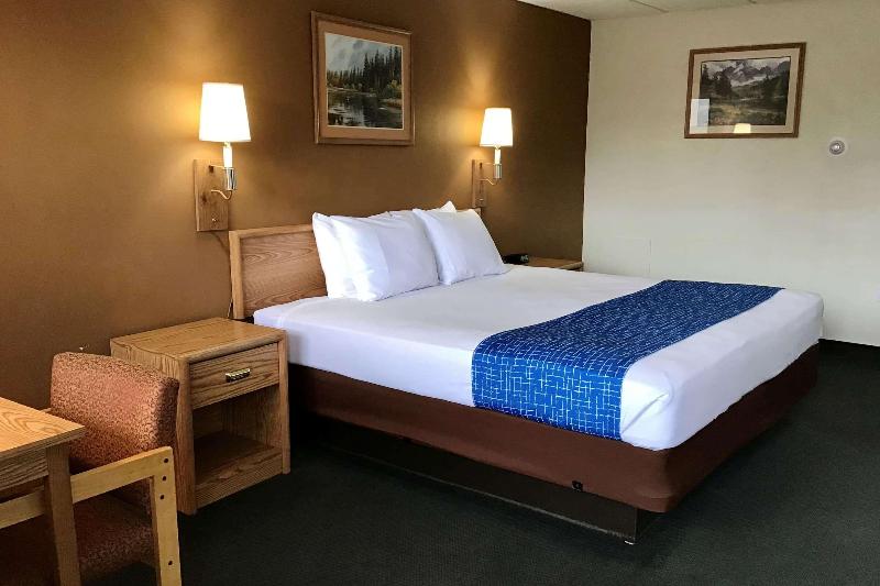 Travelodge By Wyndham Powell image