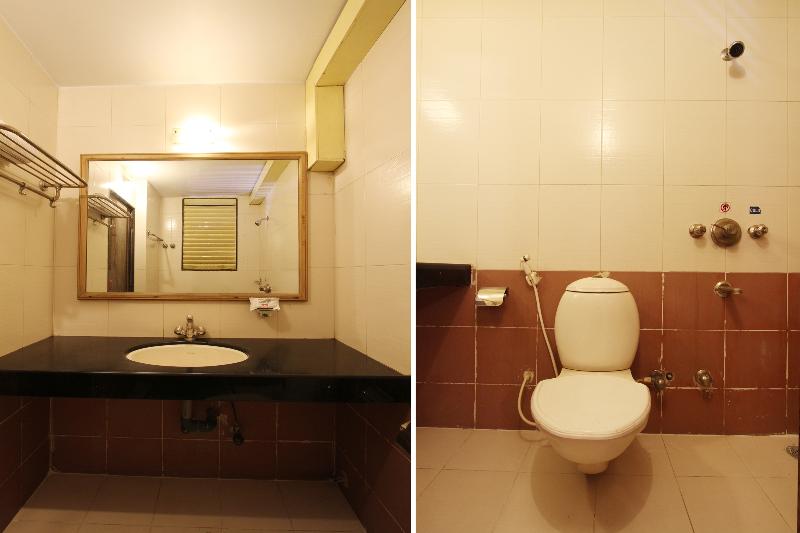 Hotel Dhammanagi Comforts 4
