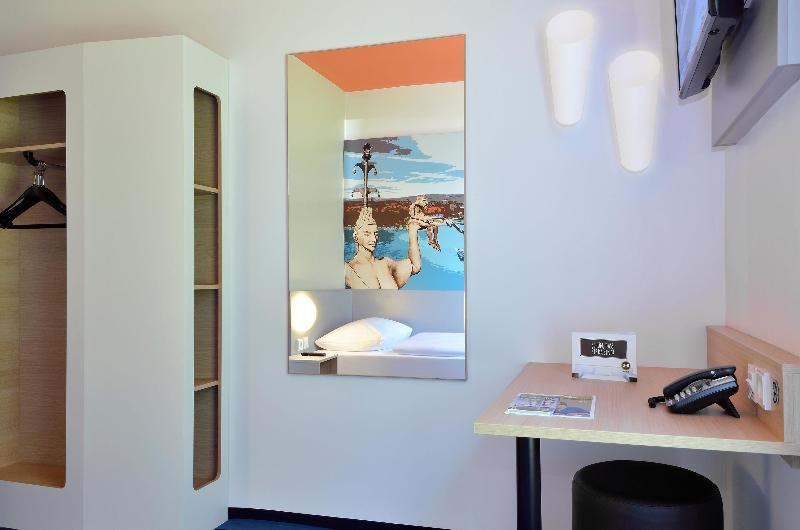 B&B HOTEL Konstanz image
