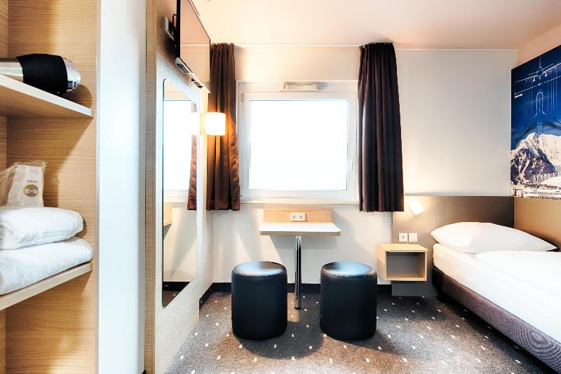 B&B HOTEL München-Airport image
