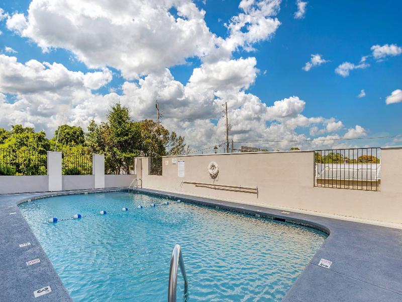 Quality Inn & Suites Spring Lake image
