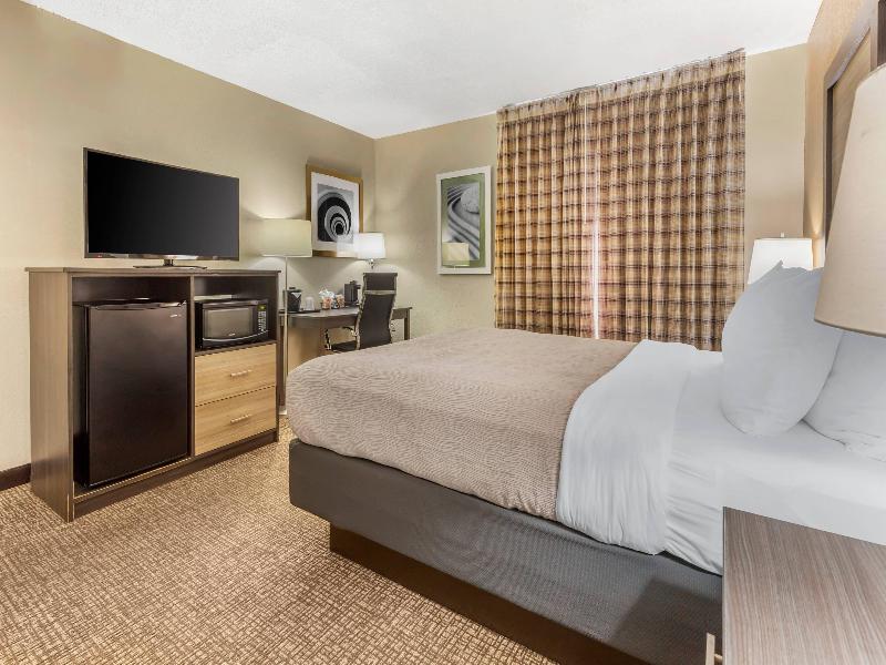 Quality Inn & Suites Spring Lake image