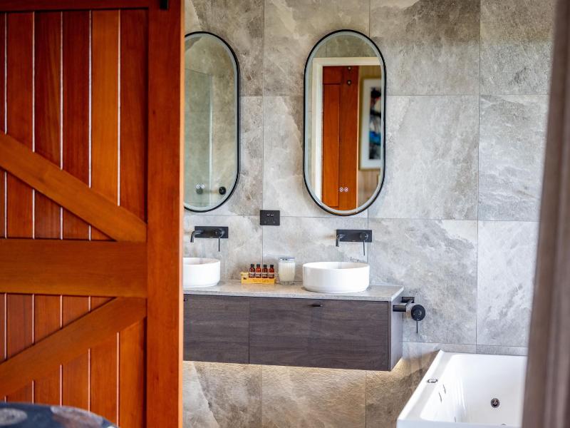 Treetops Seaview Montville image