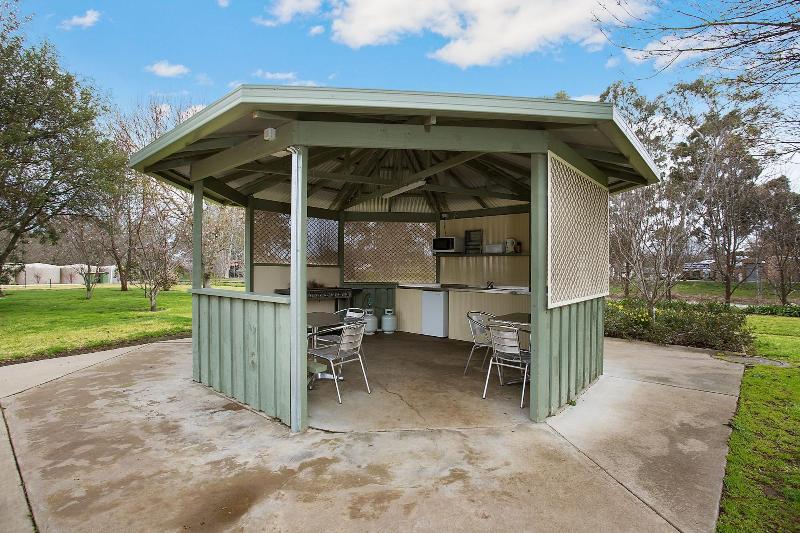 Lake Hamilton Motor Village & Caravan Park