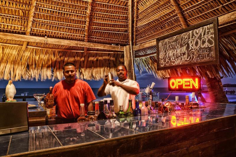 Parrot Cove Lodge image