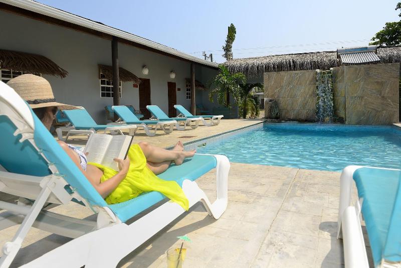 Parrot Cove Lodge image