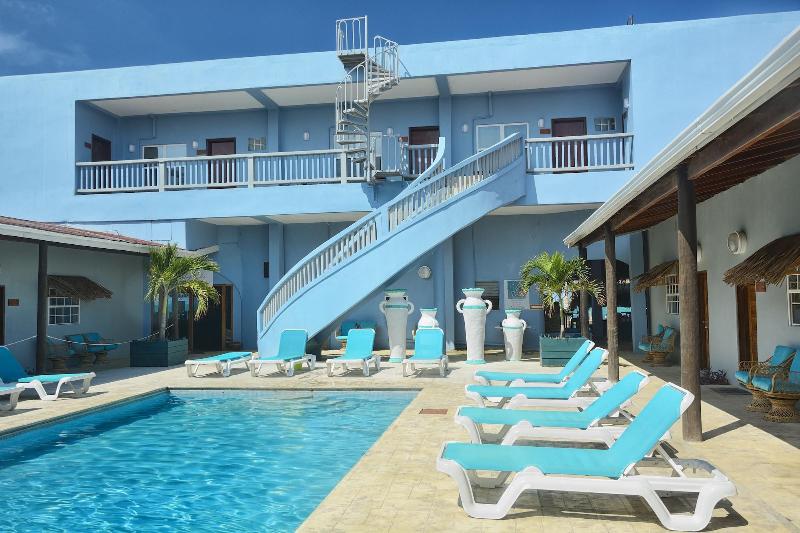 Parrot Cove Lodge image