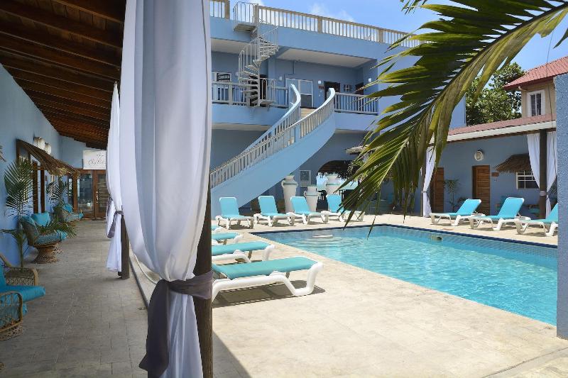 Parrot Cove Lodge image